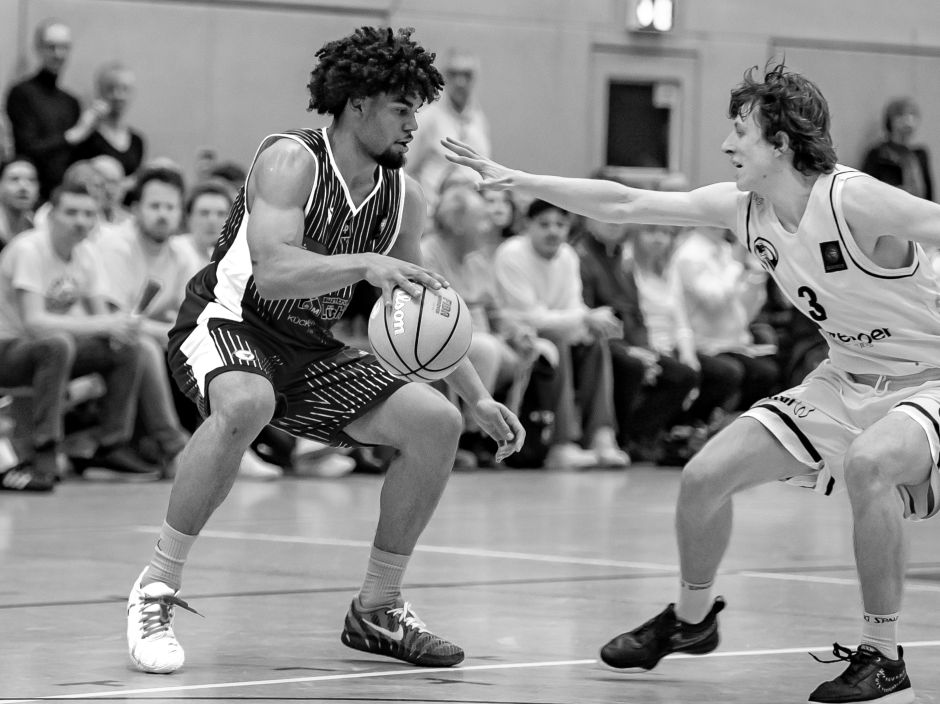 Heimspiel gegen den Spitzenreiter!